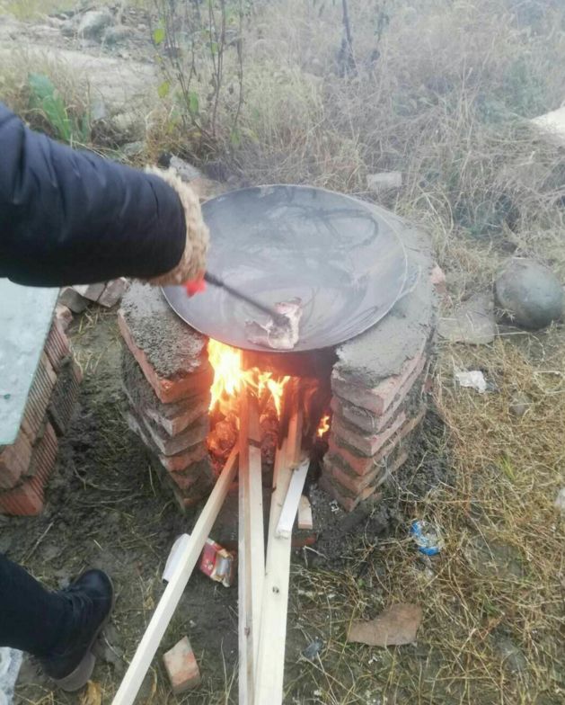 谁愿意大冬天的在家门外这样"野炊"?