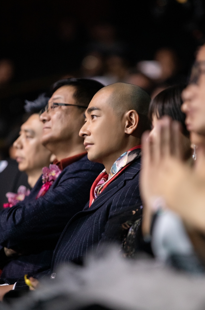 赵文卓"光头"亮相澳门节 凭《纹身》获"优秀男演员"奖