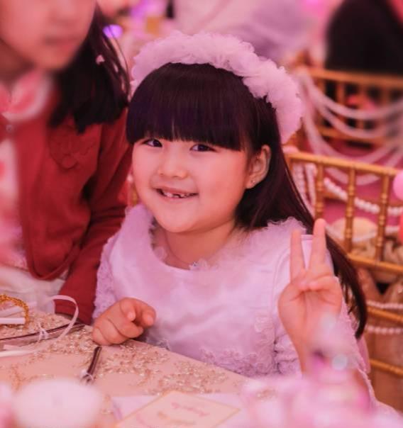 趙薇8歲女兒和李湘9歲女兒， 差距一目了然， 網友: 輸得太慘 娛樂 第2張