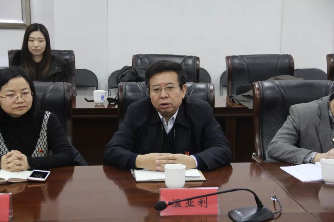 会上,温亚利与曹东波代表共建双方共同签署了党建合作协议,标志着校地