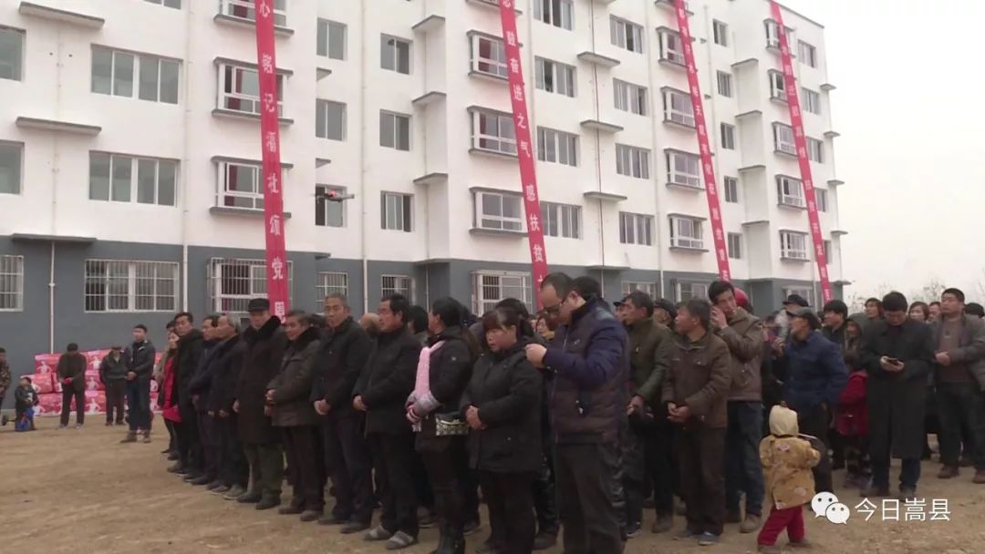 闫庄镇思源社区139户贫困群众搬入新居