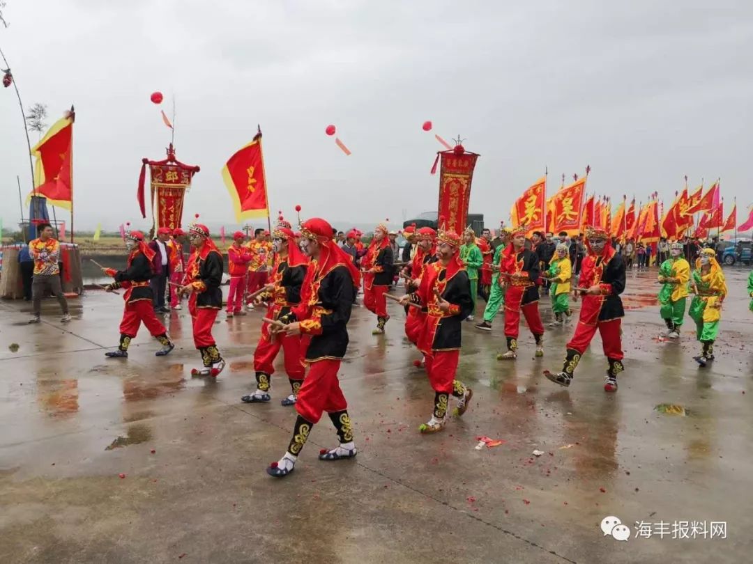 海丰陶河这个村子今天热闹非凡虎狮英歌大旗