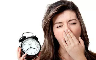 每日睡眠超过8小时大脑会早衰？看完你还敢睡懒觉...