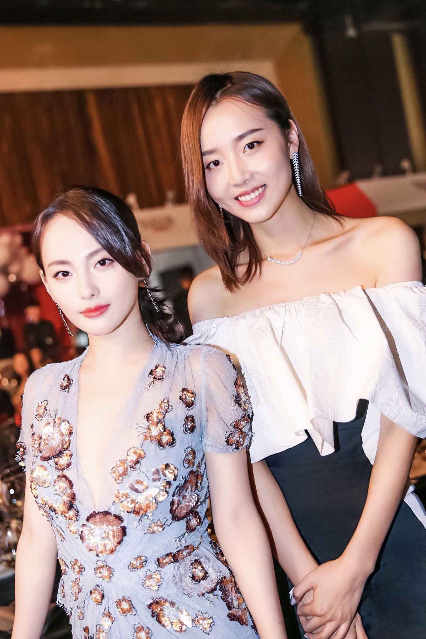 近日,第64届中国世界小姐冠军及《别暘时尚》创始人杜暘受邀亮相由