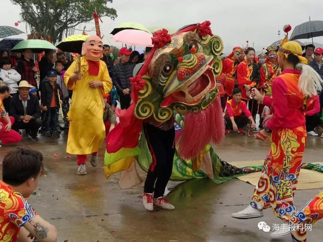 海丰陶河这个村子今天热闹非凡虎狮英歌大旗