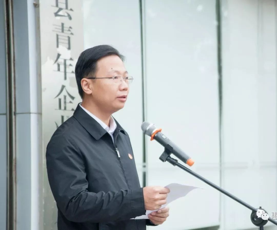 团市委书记刘航宏仪式结束后,领导一行在会长林水清的陪同下,参观了