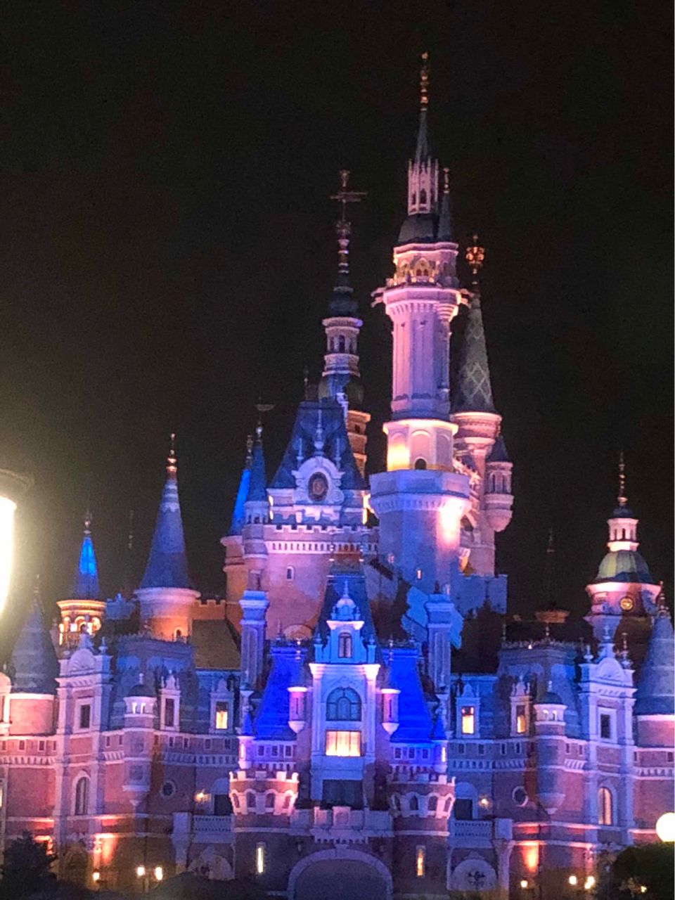 上海迪士尼乐园,现实中的童话城堡,难道不美吗?