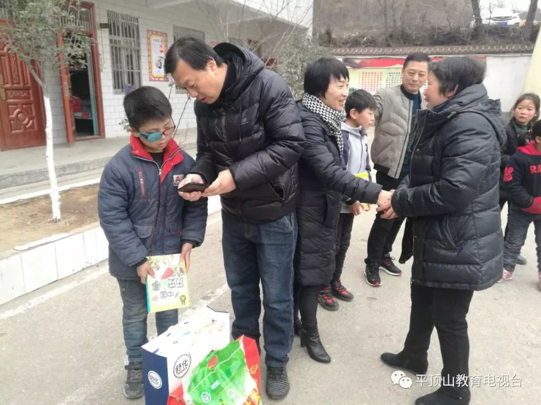 平顶山市电化教育馆平顶山教育电视台赴鲁山县熊背乡第九小学开展一对