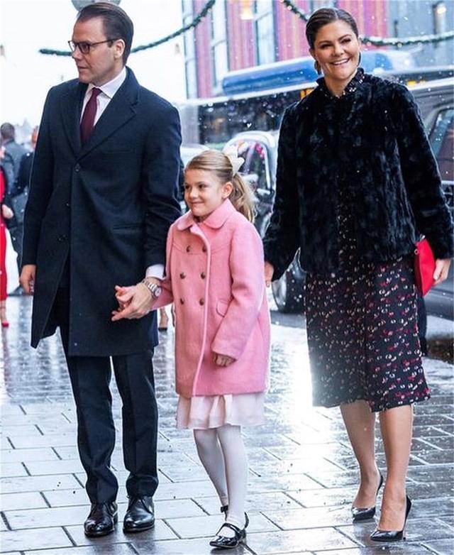 瑞典王后生日慶祝會兒媳索菲亞紅裙爭C位，卻被6歲小姑娘搶盡風頭 時尚 第5張