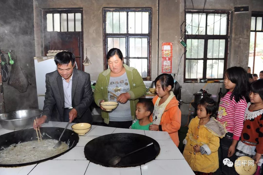 请为感动中国2018年度人物评选候选人张玉滚老师投上您宝贵的一票