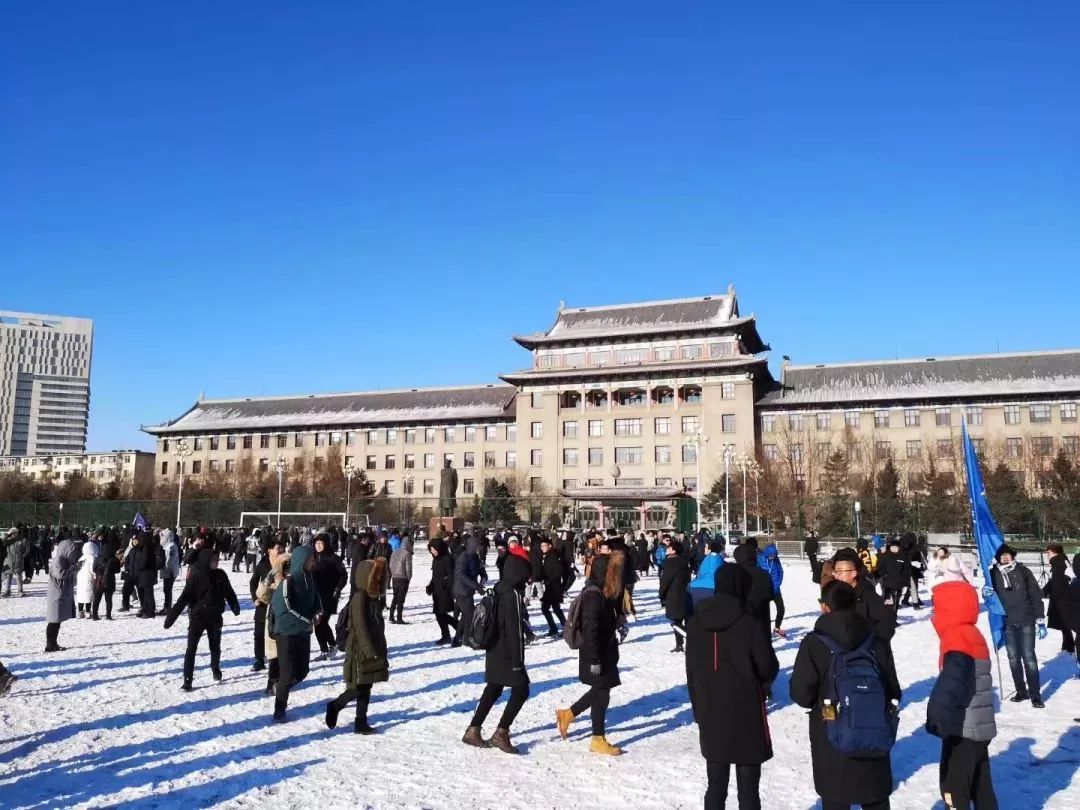 "趟"出来的神操作丨地为布雪为墨,哈工程把航母开进校园