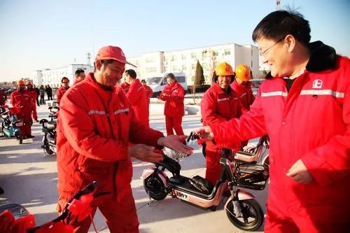 油田工会组织建设部,孤东采油厂工会相关负责人及部分基层干部员工