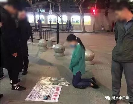 救救我爸爸外地女子跪地求助警方把她给拘留了