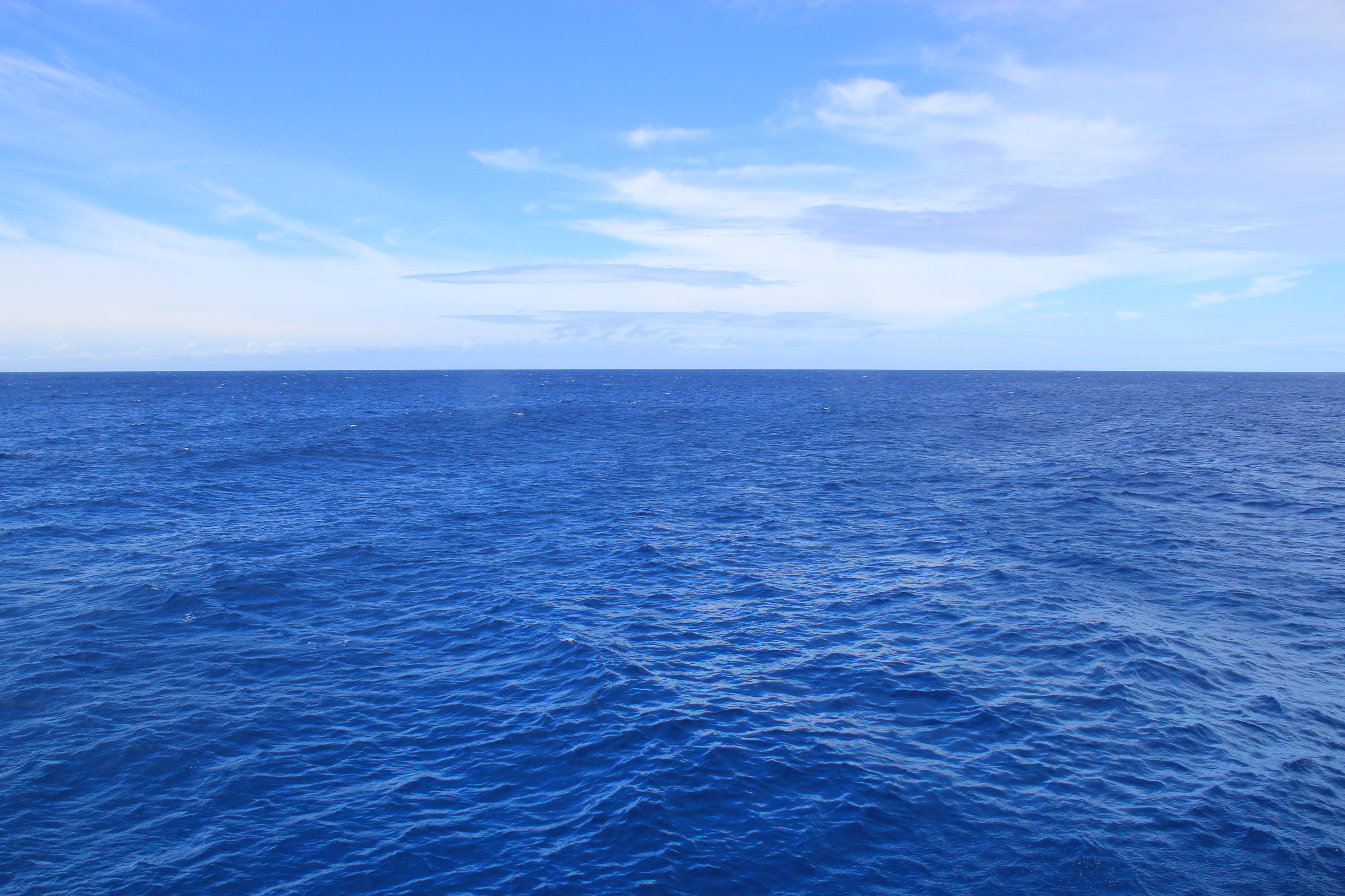 航拍看到了美丽的画面,大西洋和太平洋海水隔离,颜色一深一浅