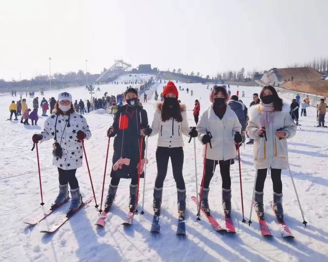 日照沁园春滑雪场位于山东省日照市河山镇,是至今为止苏北鲁南区域一