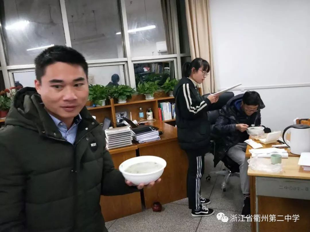 冬至夜衢州二中学生吃花生瓜子过传统节