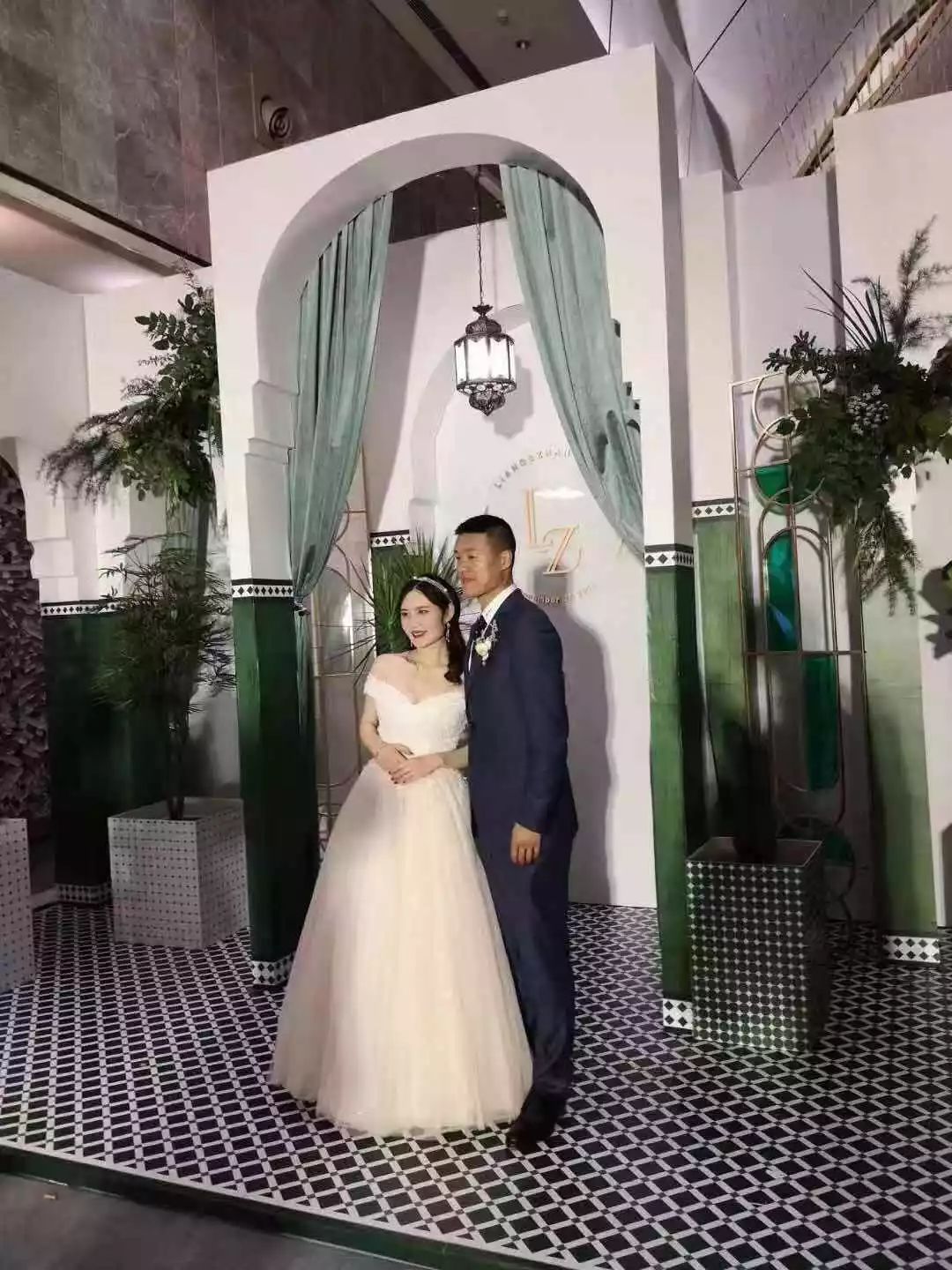 官宣苏宁铁卫结婚了现场高歌送爱人