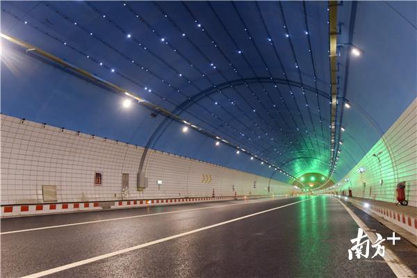视频| 隧道有"星星"和"流星"闪耀!武深高速惠州段28日