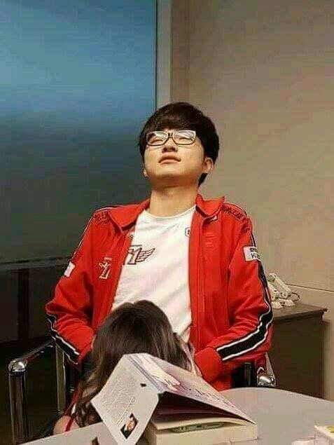 bang临走之前去skt看faker,李哥:这是skt训练室,你给我出去!