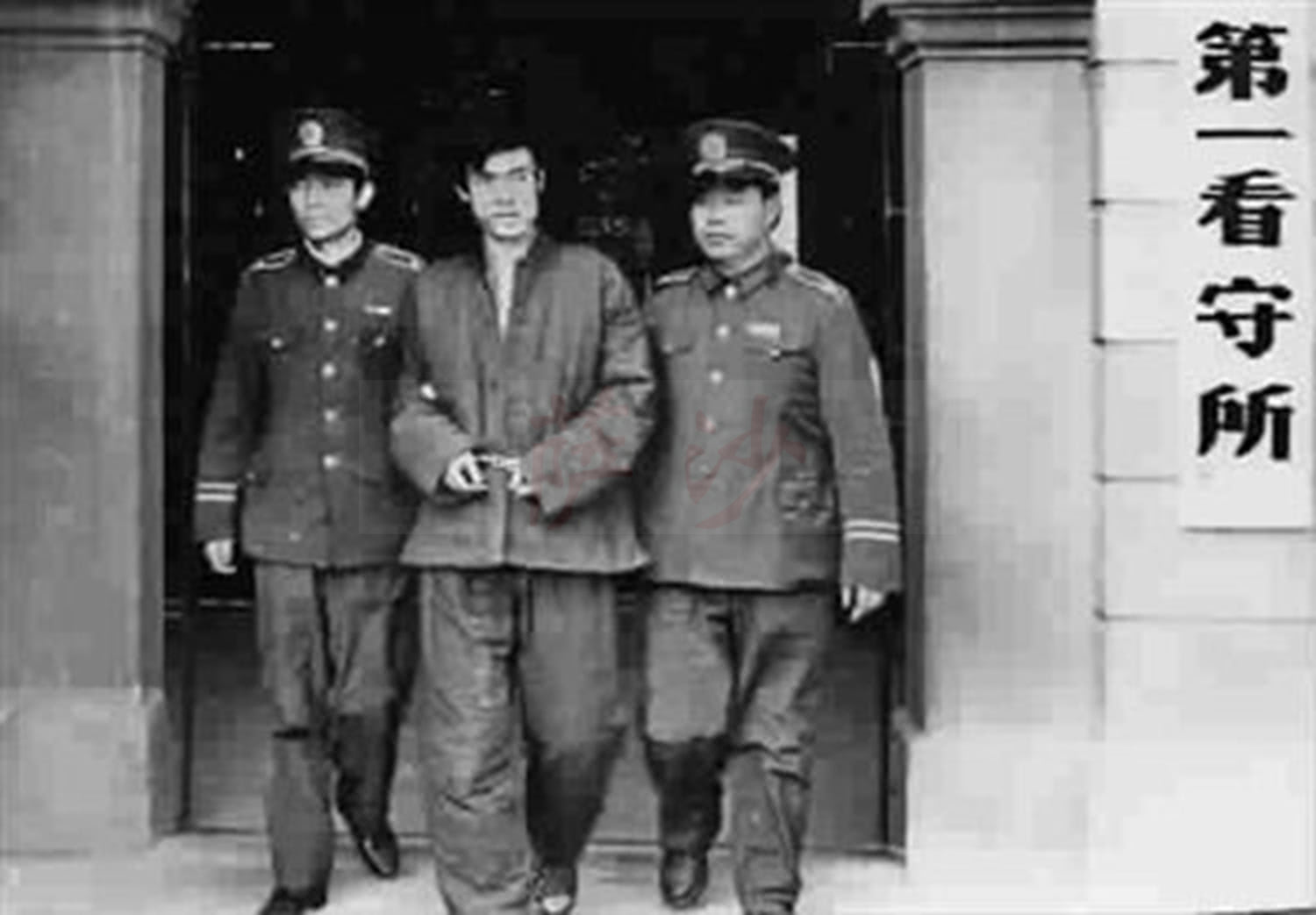 87年上海历史上第1次银行劫案:于双戈持枪