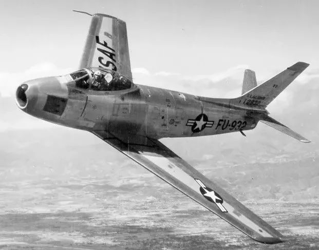 f-86佩刀战斗机
