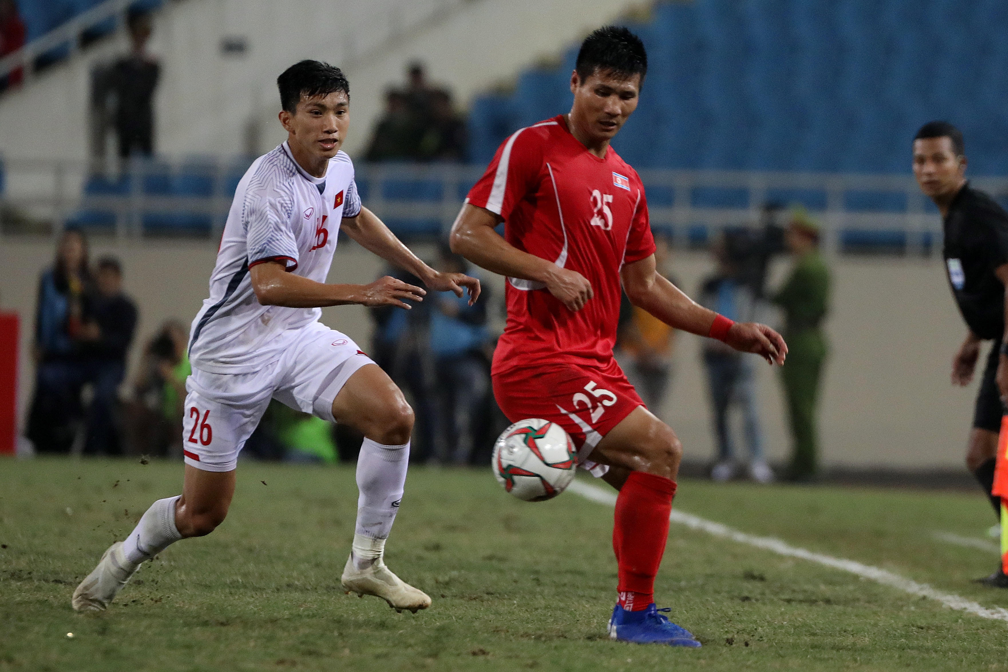 足球--越南和朝鲜举行足球友谊赛