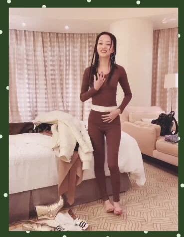 36歲張韶涵北京演唱會，穿瞭3公斤重的衣服，脫完後竟是這般好看