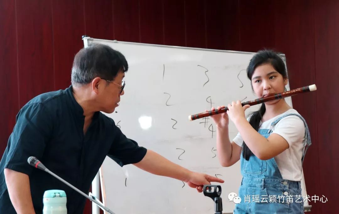 教育家,上海音乐学院教授唐俊乔老师系统学习竹笛演奏