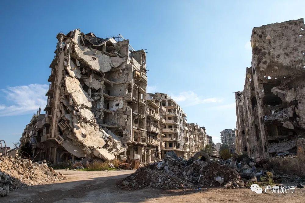 叙利亚第三大城市霍姆斯,大片城区变成了废墟