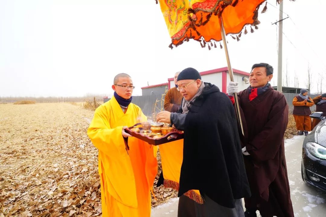 2018年12月26日,保定兜率寺住持明月大和尚应河北雄安新区佛教界四众