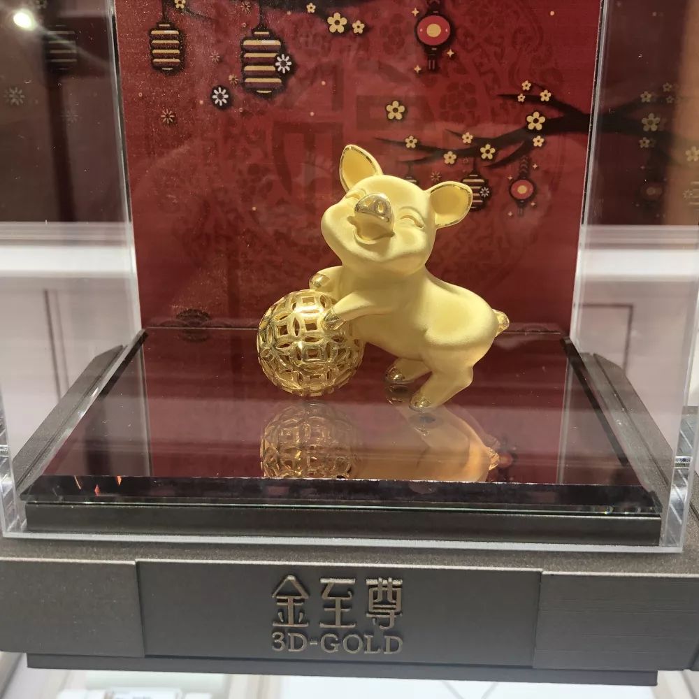 08g 2649元  ▲金至尊 金猪摆件(群)一口价4950元 晶钰 ▲六福 黄金