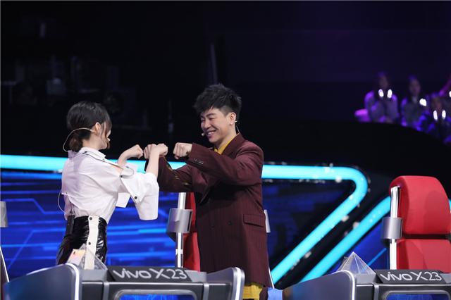 林俊傑隔空挑戰吳青峰演繹合唱版《小情歌》 娛樂 第1張