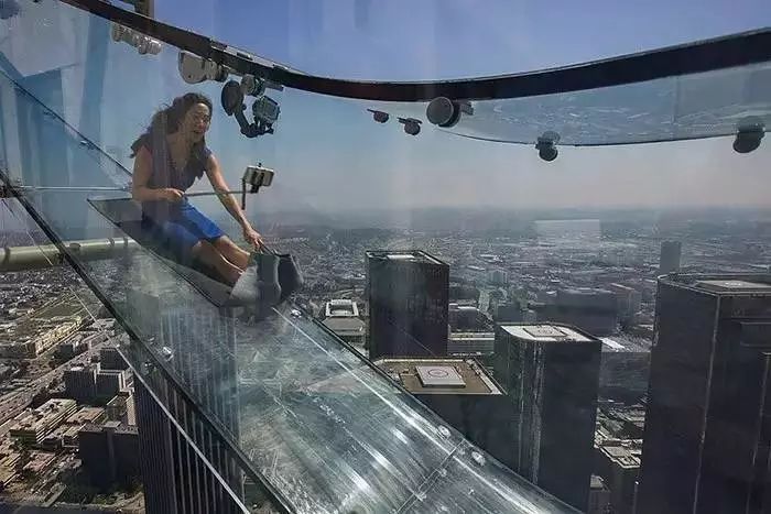 全球最酷最吓人的"天空滑梯" 够胆来吗?