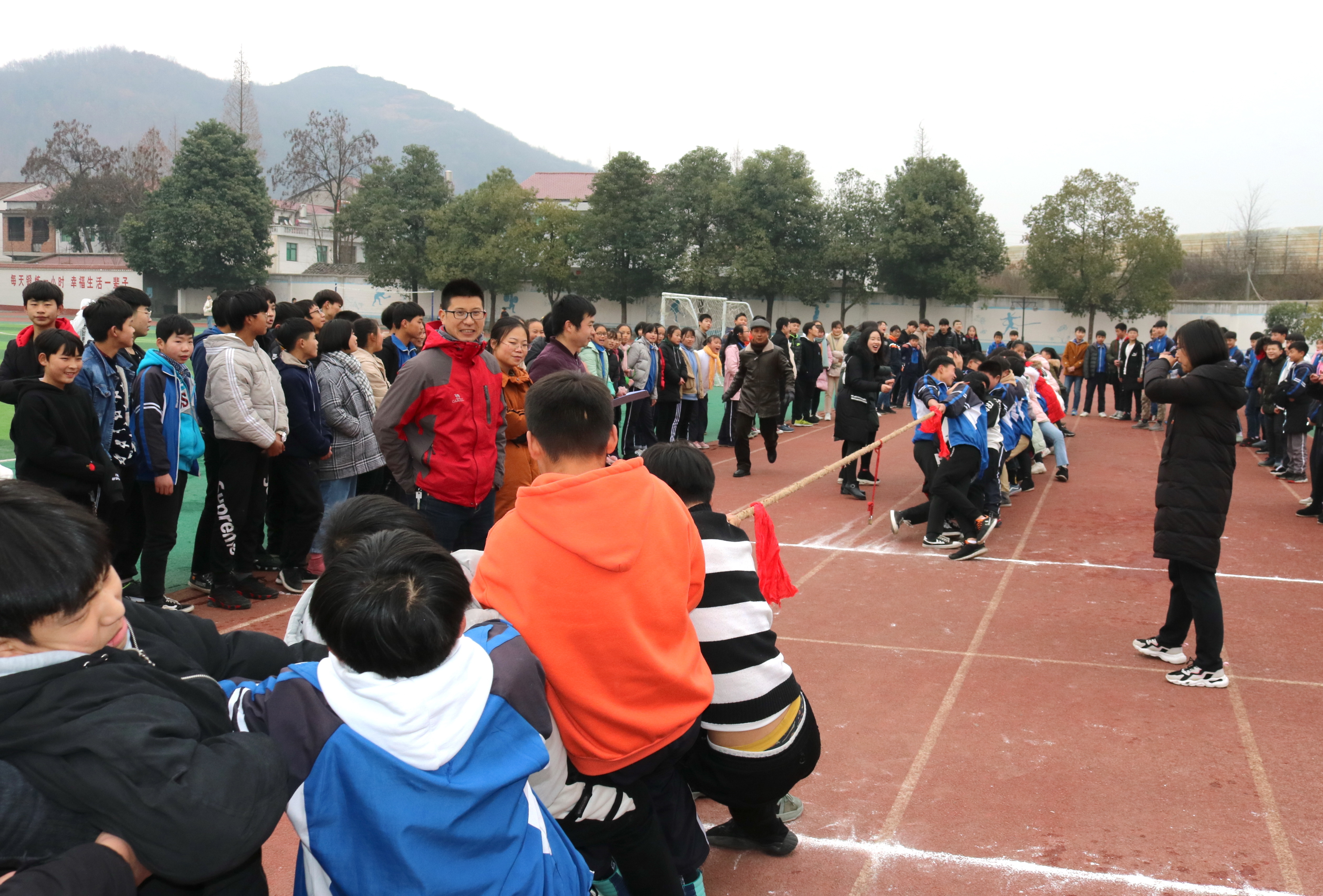 汉阴县蒲溪初中举办庆祝改革开放40周年暨"迎元旦"趣味运动会