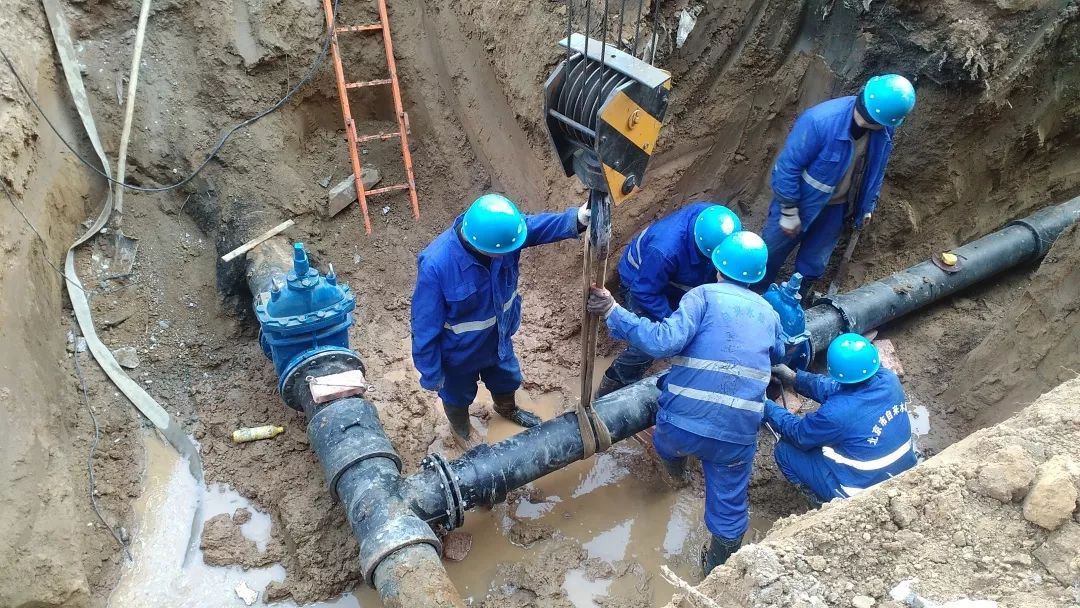 自来水集团丨圆满完成自备井置换和老旧小区供水管线改造任务