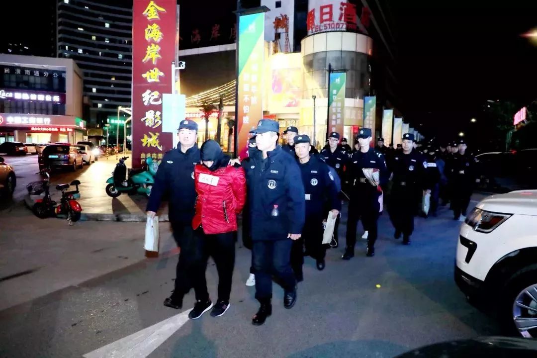 人口与警力数_重庆设新警种交巡警 交通刑事两兼管