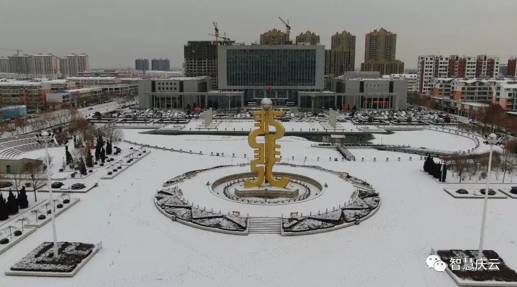 庆云广场地白风色寒,雪花大如手—李白《嘲王历阳不肯饮酒》