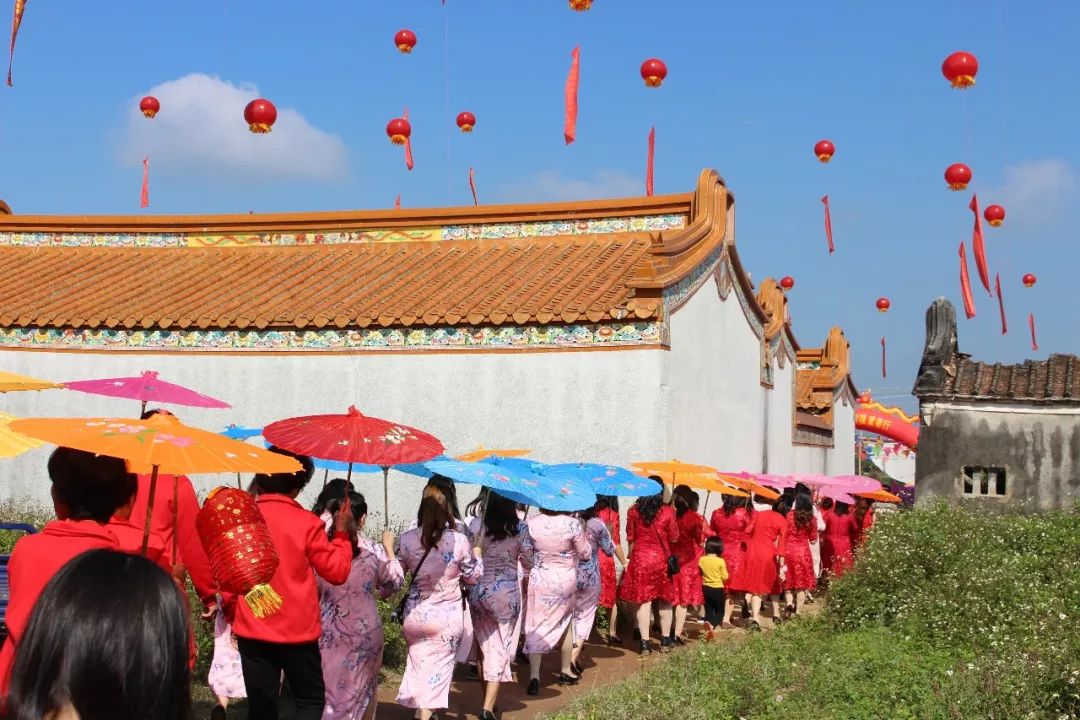 一群美女齐聚陆丰南塘