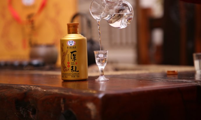 第三届i莓奖,茅台集团厚礼酒.