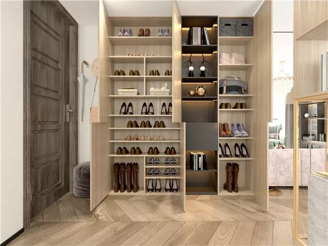 装饰柜与鞋柜结合的设计,鞋柜的收藏空间很大,就算是很喜欢买买买的