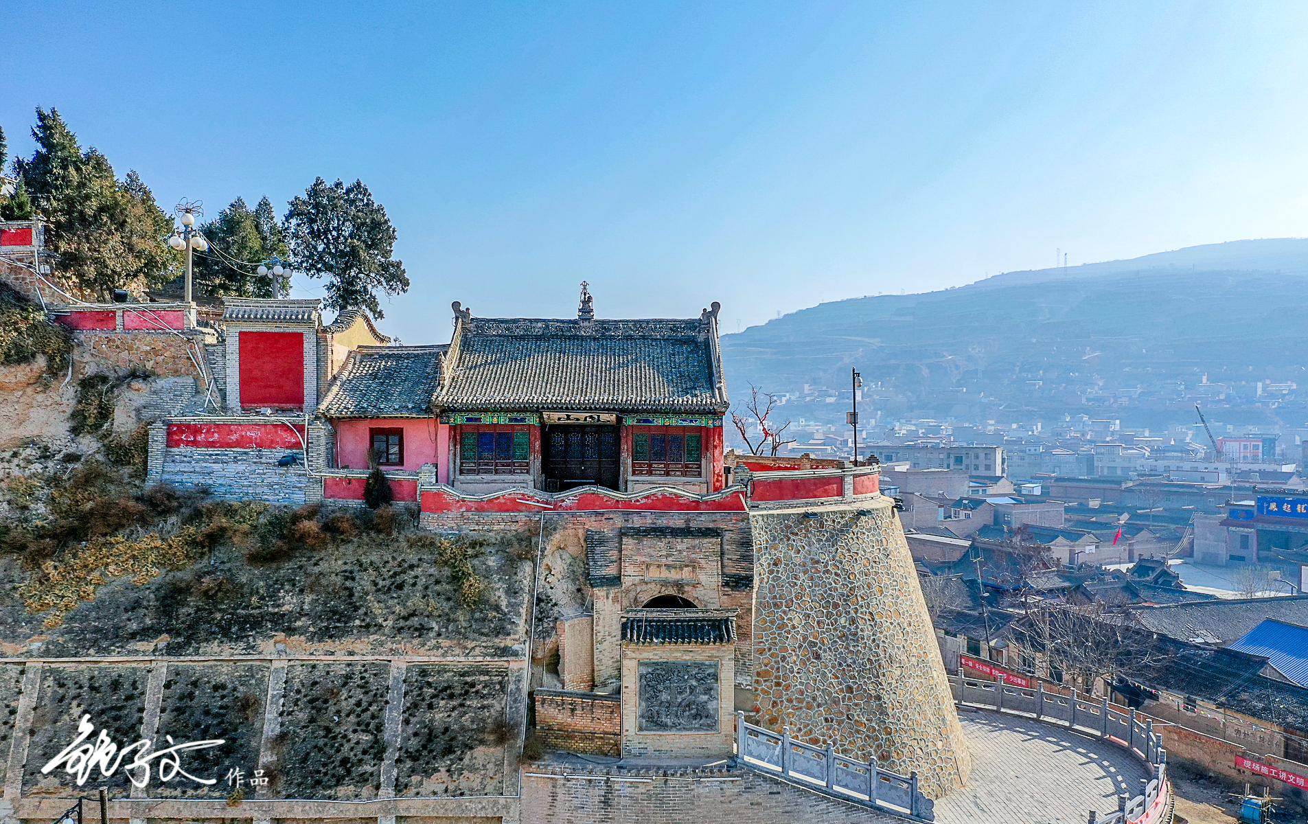 秦安泰山庙,也称天齐庙,屹立在凤山之巅