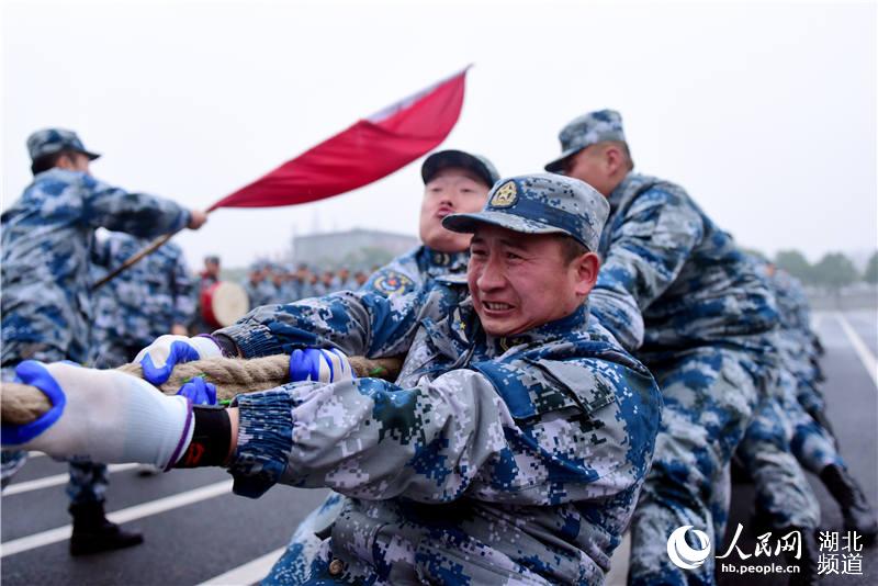 空降兵某旅开展群众性军事体育运动会 营造练兵备战浓厚氛围