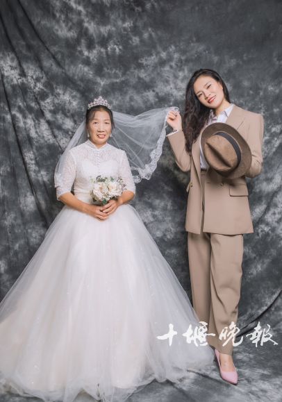 婚纱照的说说怎么写_伤感说说配图