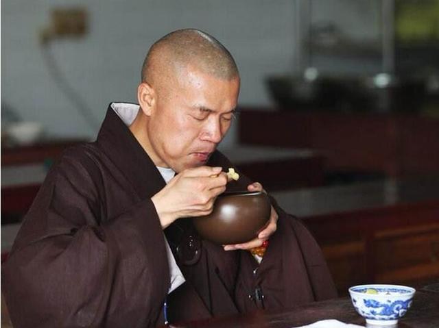 佛教为什么坚持过午不食?这其中的奥义,多数