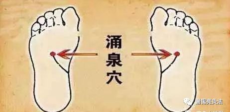 不同位置的白发等于不同的隐患?艾灸灸除白发,有神效!