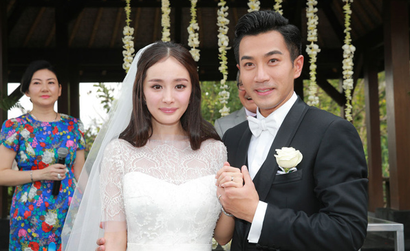 趙麗穎馮紹峰官宣結婚後遲遲不辦婚禮, 被“他們三”阻礙瞭