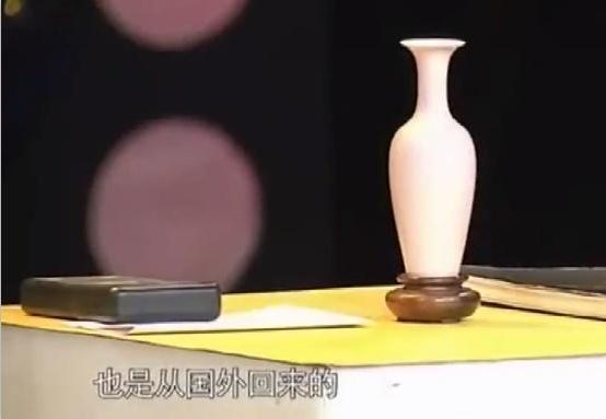 260万买来瓷瓶，美女觉得不值来鉴宝，鉴定后美女倒地