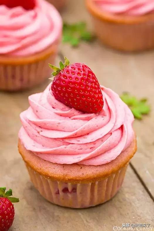 冬日里「草莓蛋糕绽放季」,"幸福与爱"的甜蜜就在你的