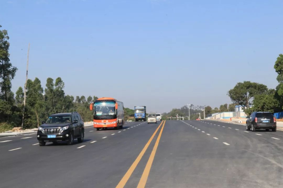 83米,道路红线宽度34米 双向六车道,设计限速40km/h 道路等级为城市次