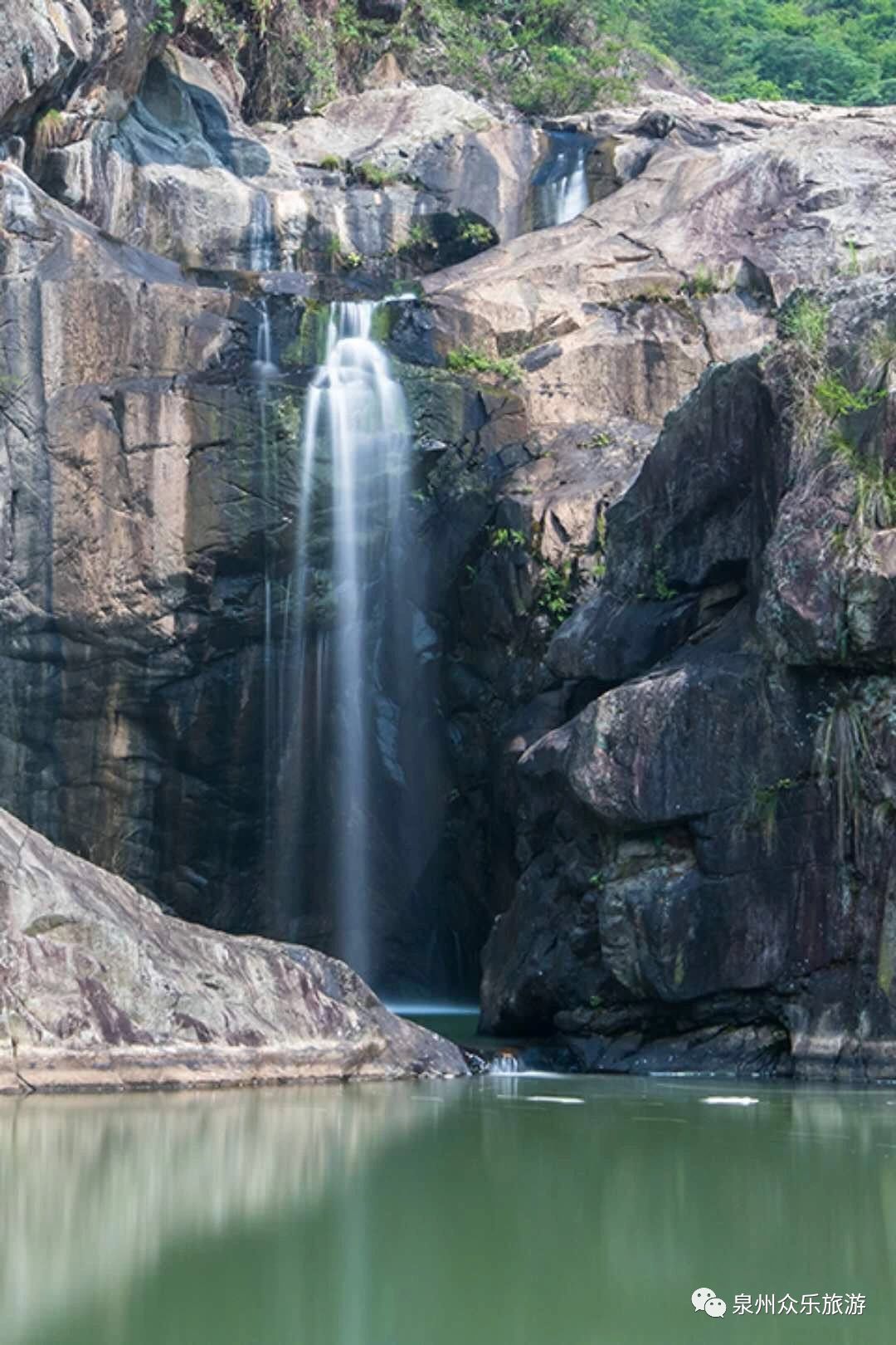 溪村花海天地 探泉港樟脚油画般石房子 懈逅情人谷 金钟潭景区一日游